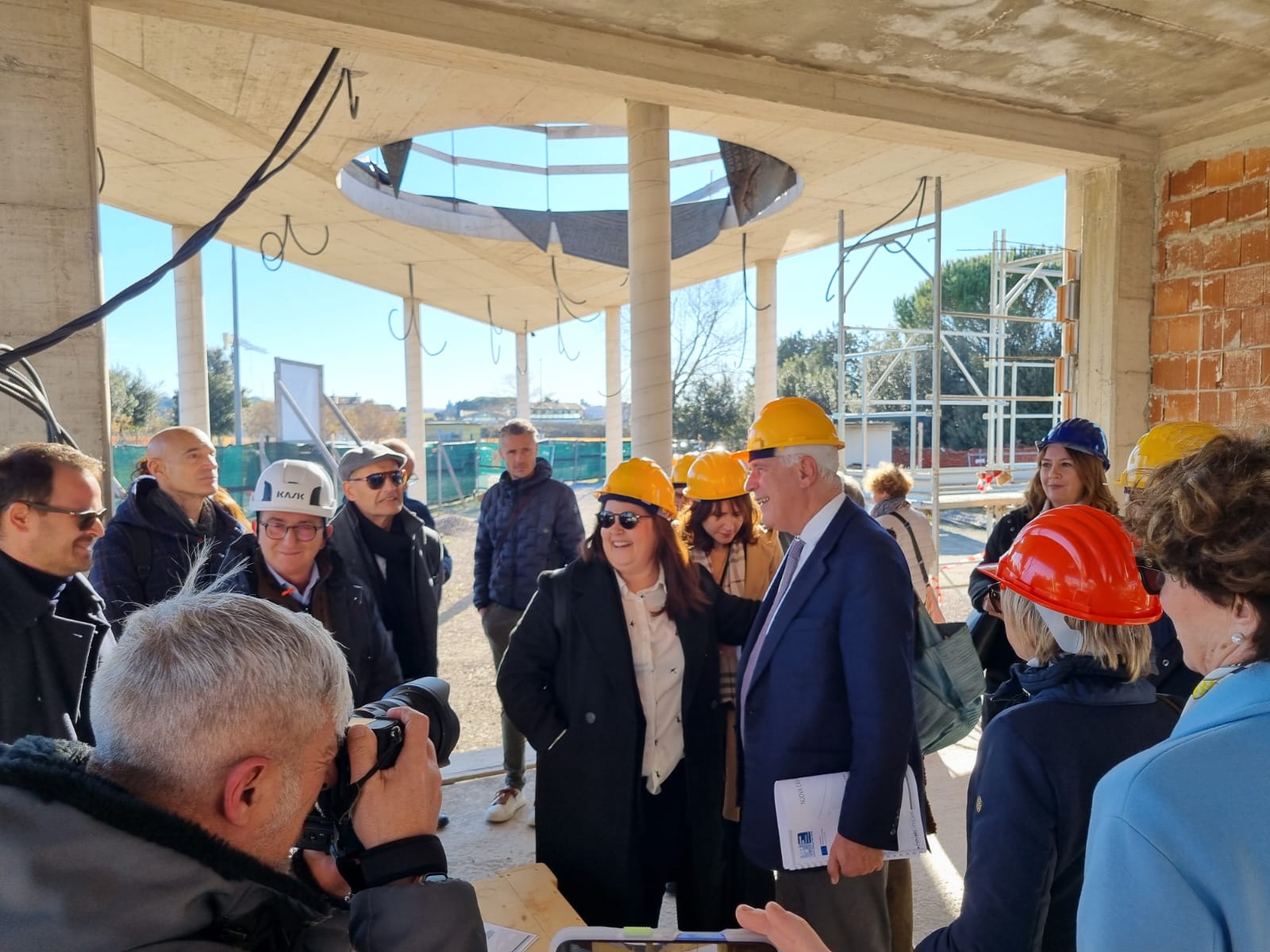 Il presidente Giani in visita a Collesalvetti per i lavori della nuova Casa di Comunit